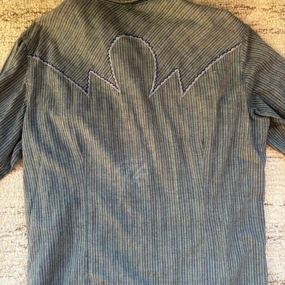 🏜Vintage Embroidered Western Denim Shirt🏜 - Picture 3 of 7